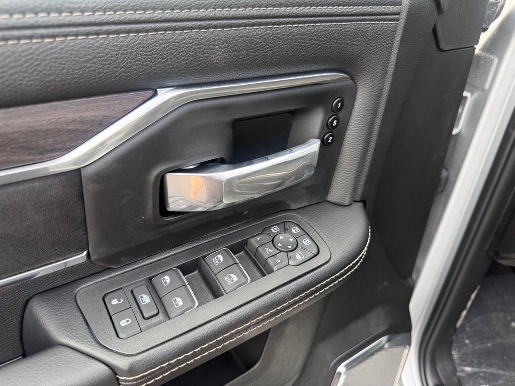 New 2026 RAM 2500 Laramie AWD/4WD image 12