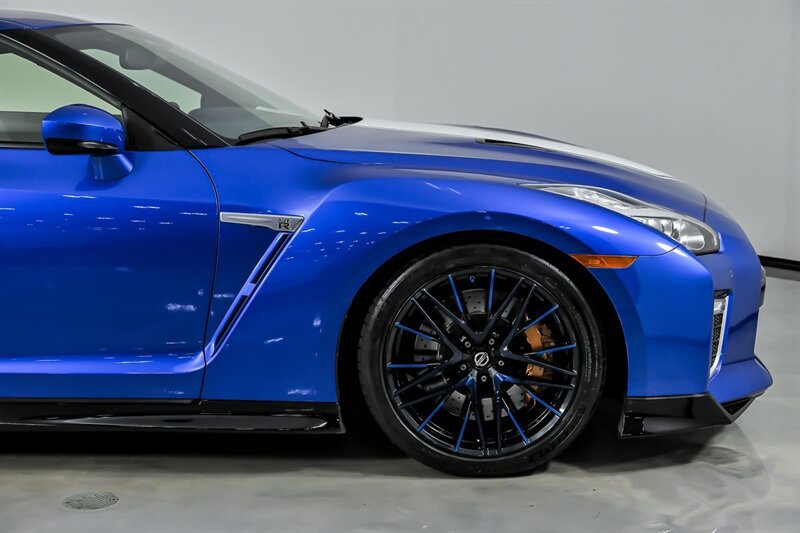 Used 2020 Nissan GT-R Premium AWD/4WD image 15