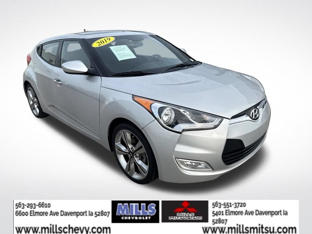 Used 2017 Hyundai Veloster Value Edition FWD image 7
