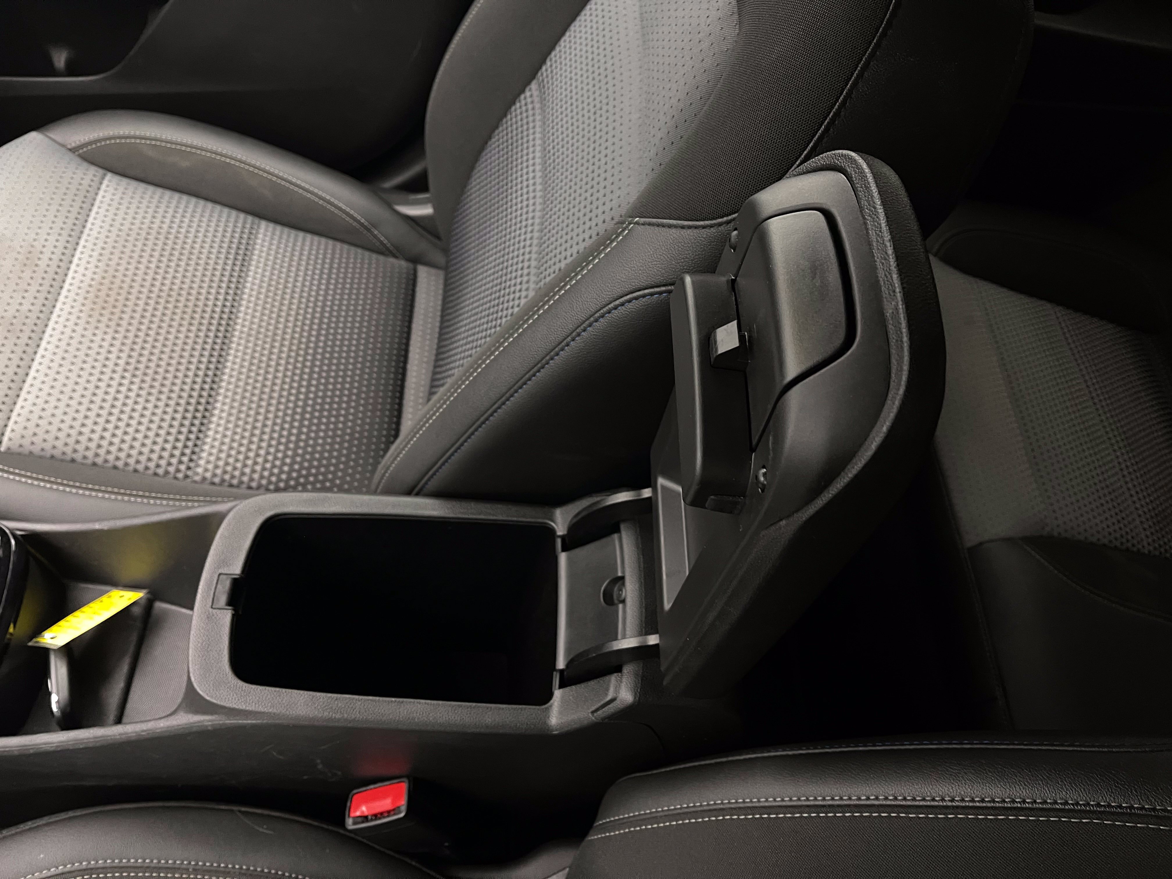 Used 2025 Chevrolet Trax LT FWD image 28