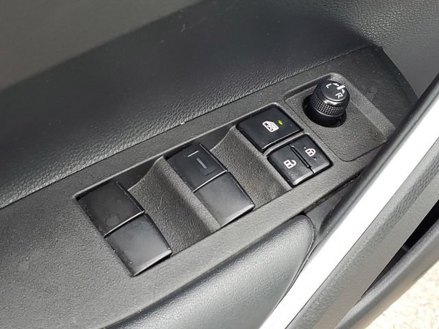 Used 2022 Toyota Corolla Cross LE AWD/4WD image 27