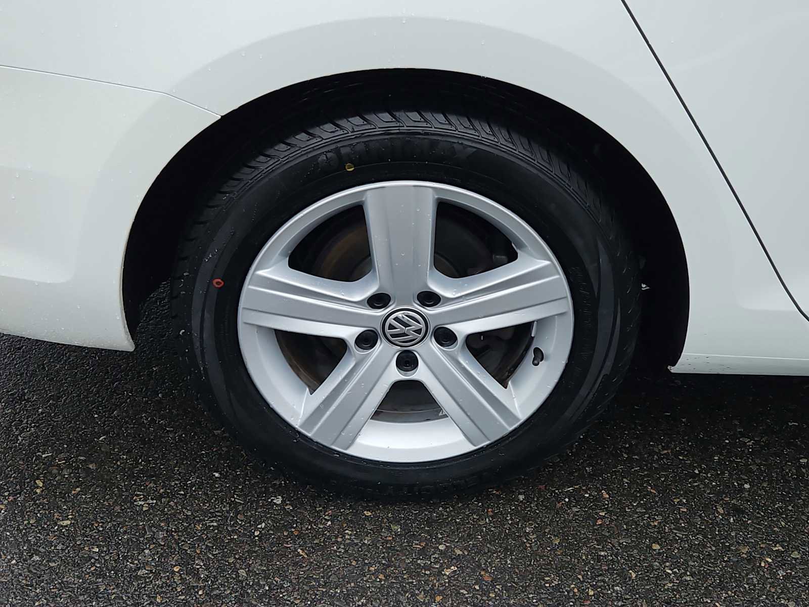 Used 2018 Volkswagen Golf SE image 9