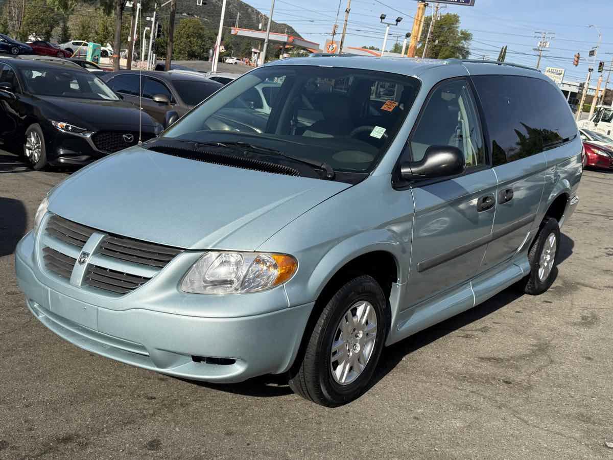 Used 2005 Dodge Grand Caravan SE w/ Popular Equipment Group I FWD image 4