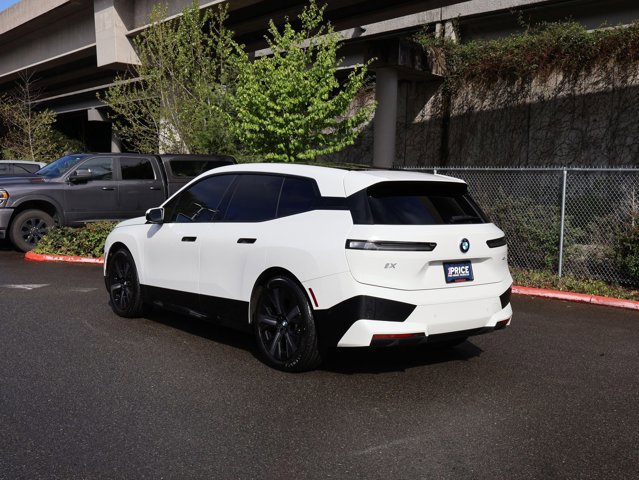 Used 2023 BMW iX xDrive50 w/ Premium Package image 10