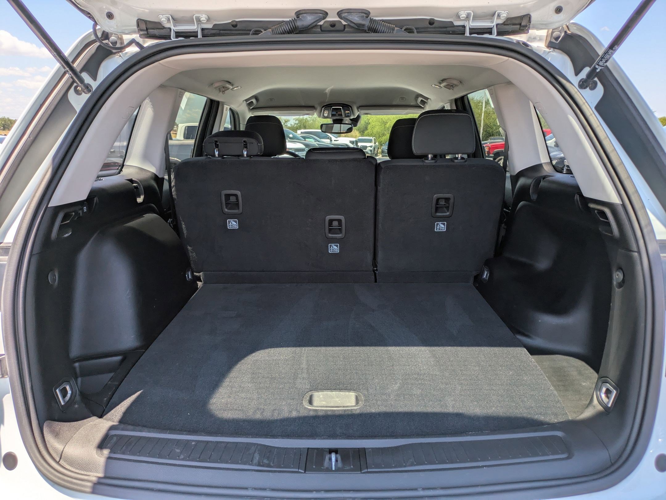 Used 2023 Jeep Grand Cherokee Laredo image 23