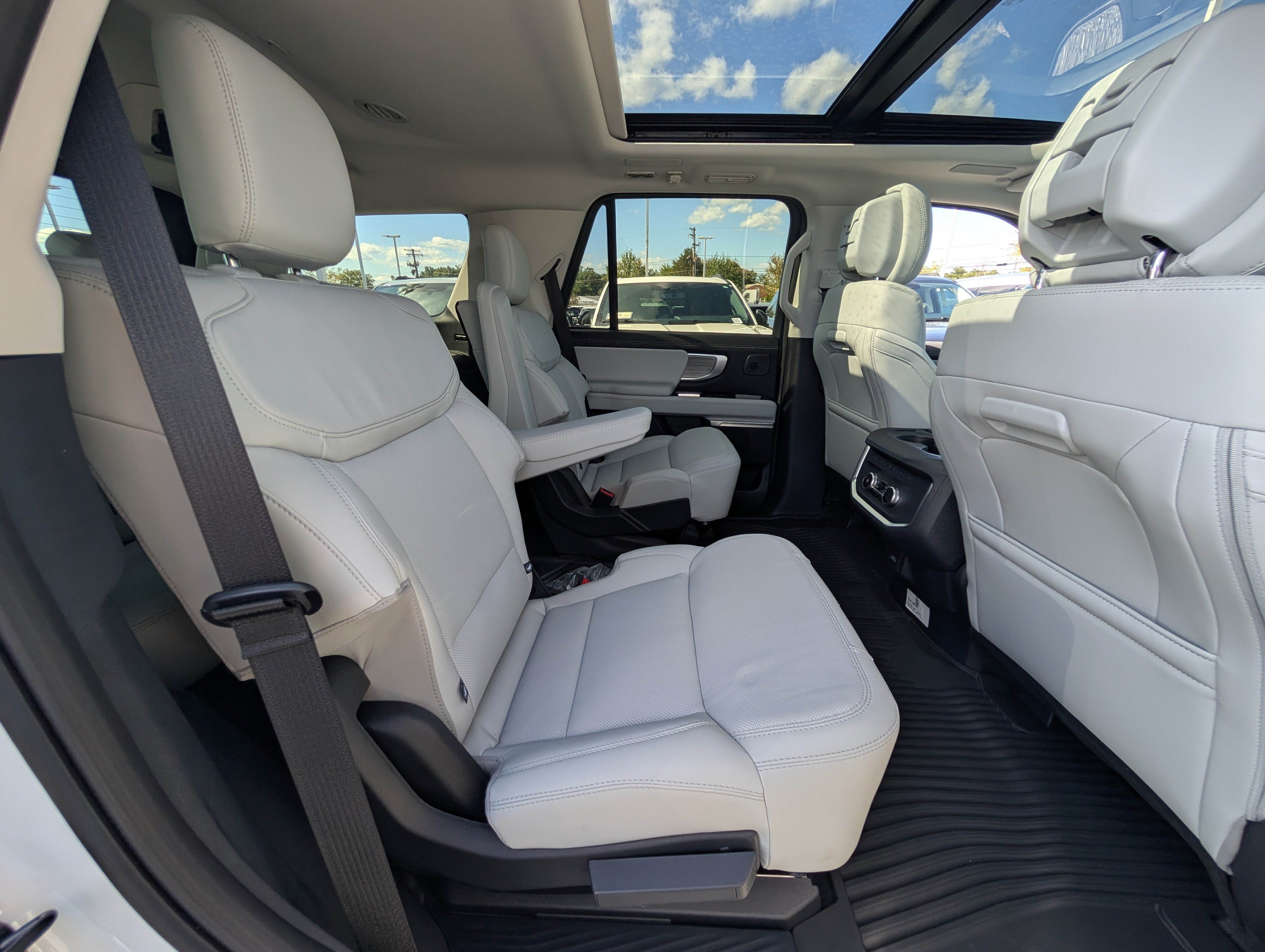 New 2027 Ford Expedition Platinum AWD/4WD image 7