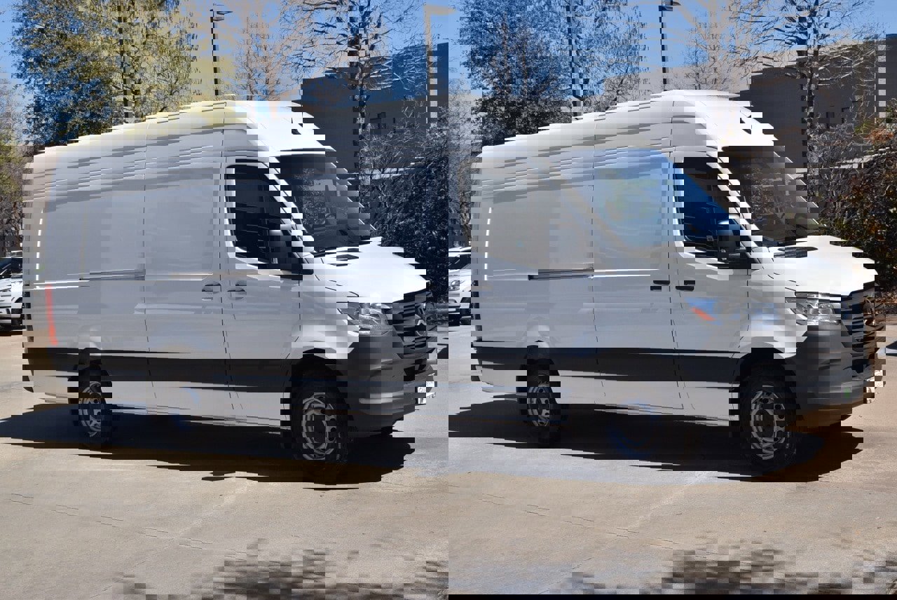 Used 2025 Mercedes-Benz Sprinter 2500 image 5