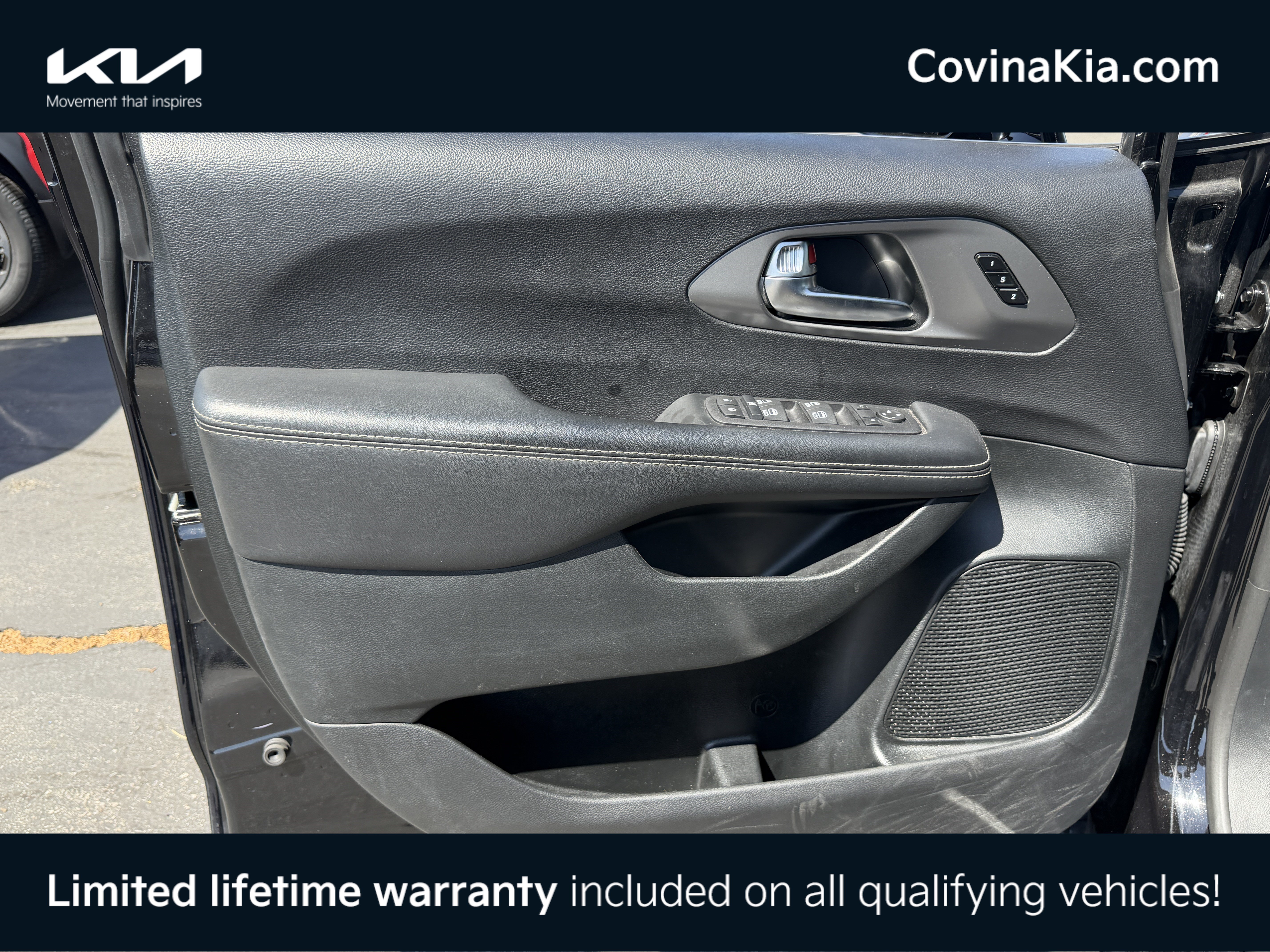 Used 2025 Chrysler Pacifica Select FWD image 13