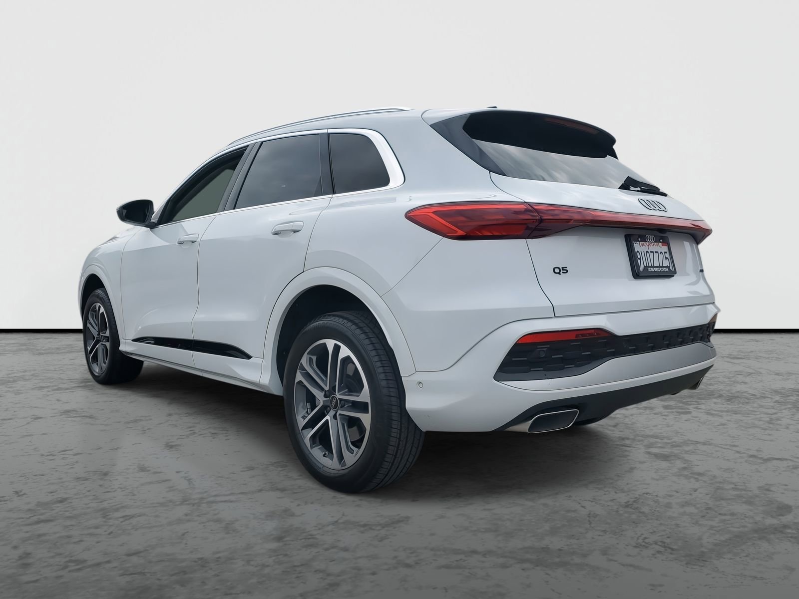 Used 2025 Audi Q5 Premium Plus w/ Premium Plus image 3