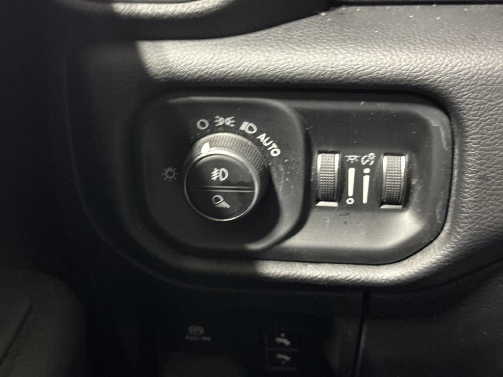 Used 2019 RAM 1500 Big Horn AWD/4WD image 18