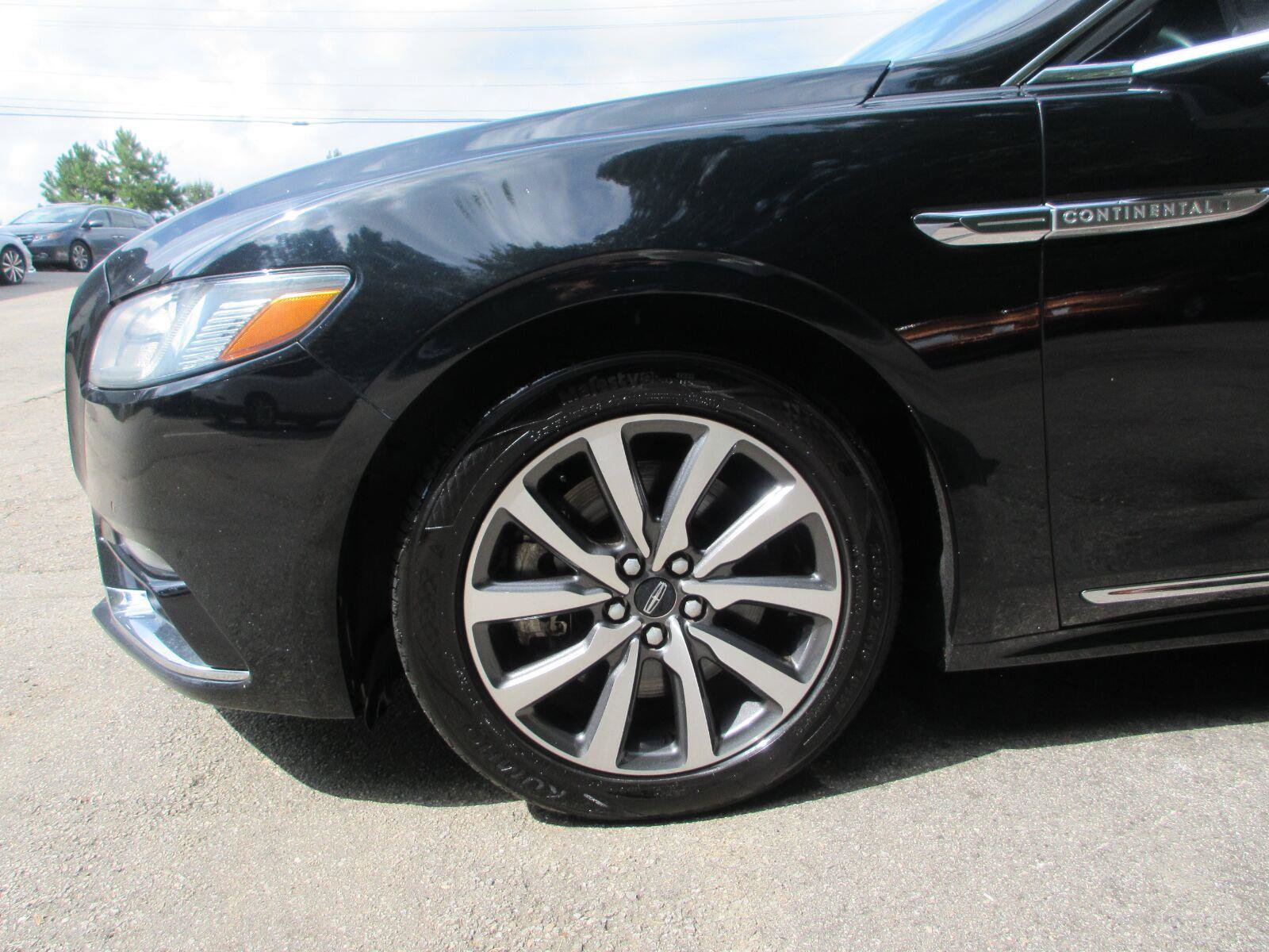 Used 2018 Lincoln Continental AWD w/ Equipment Group 500A image 24