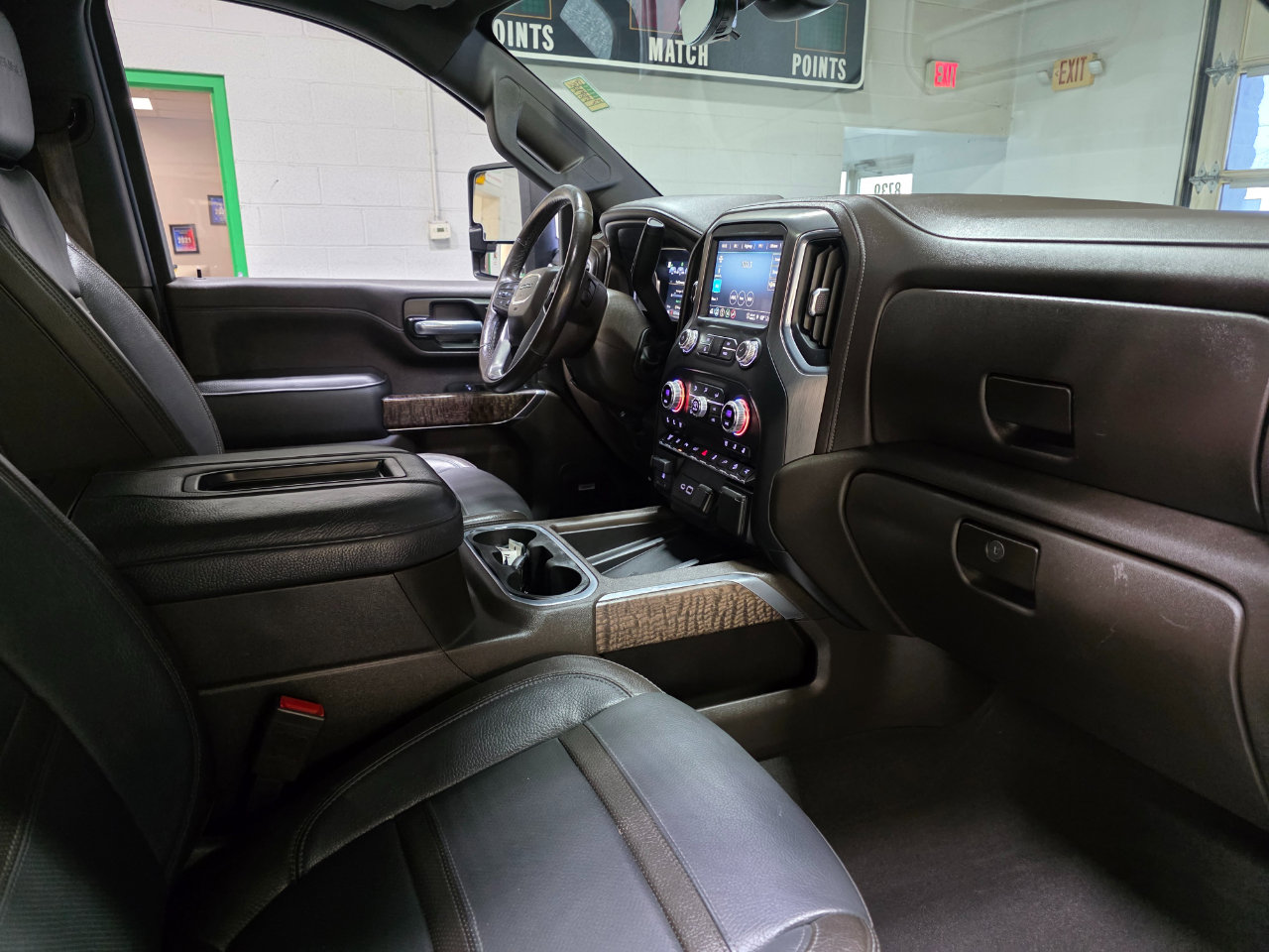 Used 2021 GMC Sierra 2500 Denali w/ Denali Black Diamond Edition image 22
