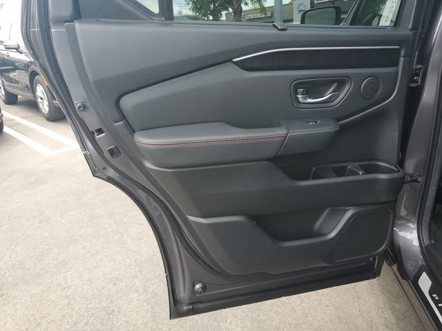 Certified 2025 Honda Pilot Black Edition image 17