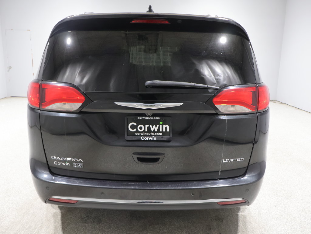 Used 2020 Chrysler Pacifica Limited FWD image 3