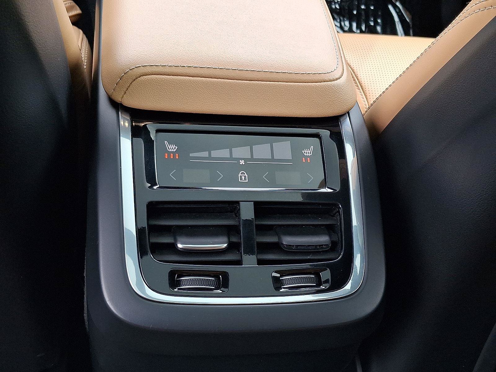Certified 2023 Volvo XC60 B6 Ultimate w/ Protection Package Premier AWD/4WD image 11