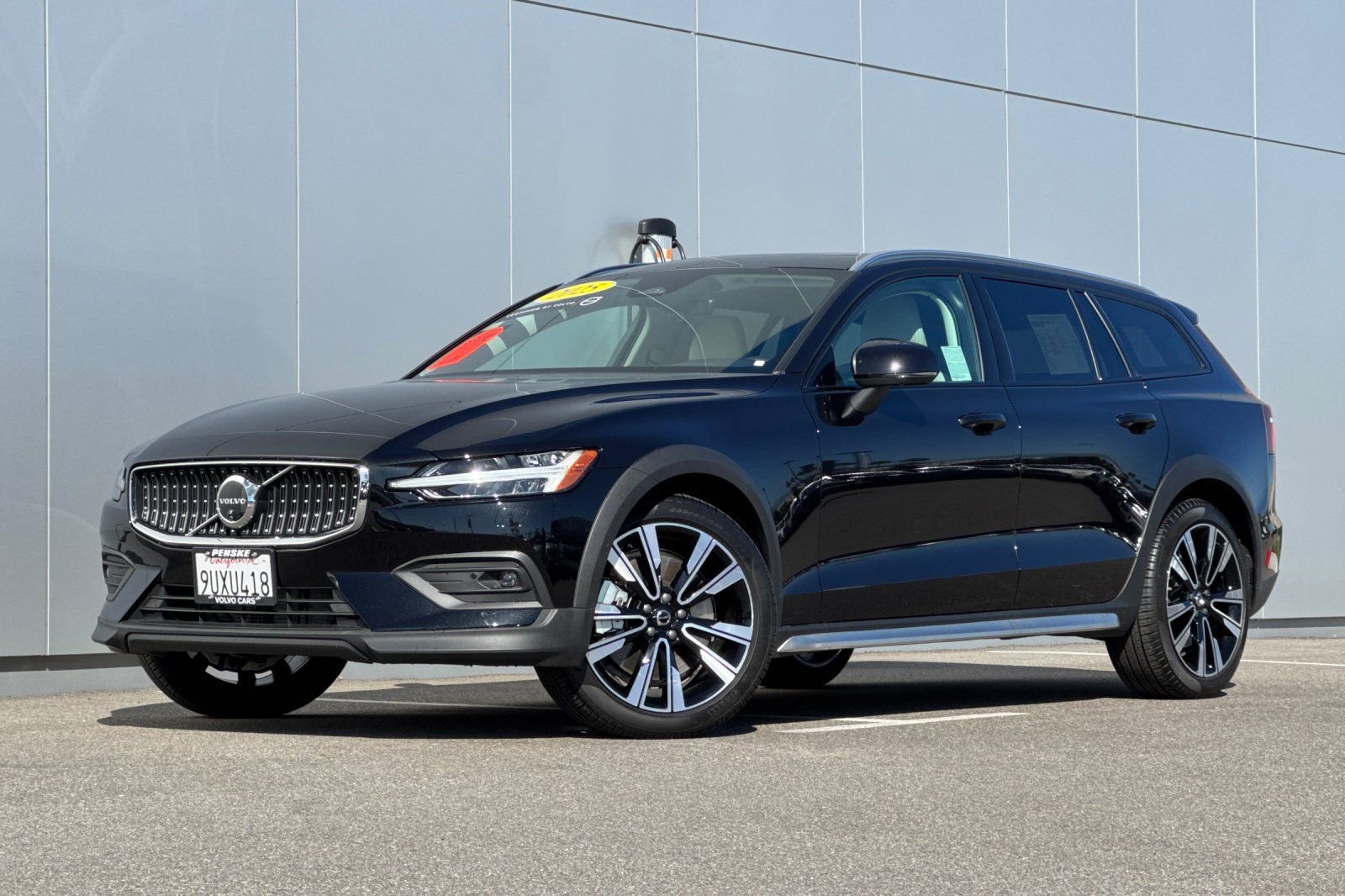 Used 2025 Volvo V60 B5 Cross Country Ultra w/ Protection Package Premier image 1