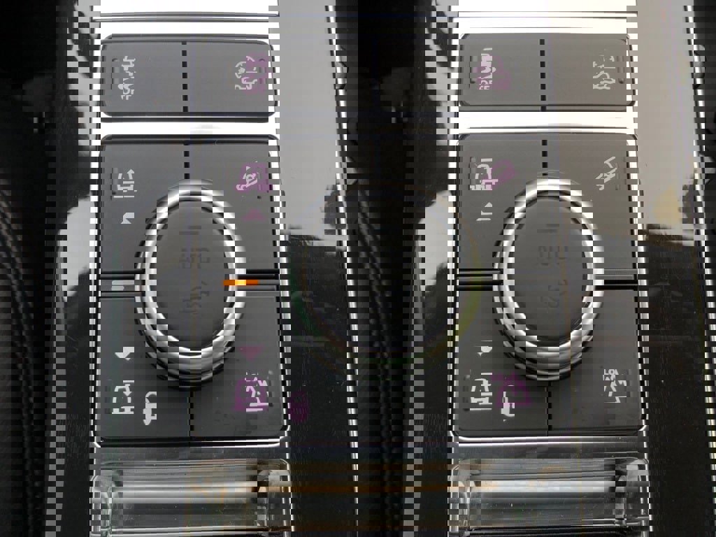 Used 2019 Land Rover Range Rover Long Wheelbase Autobiography image 32