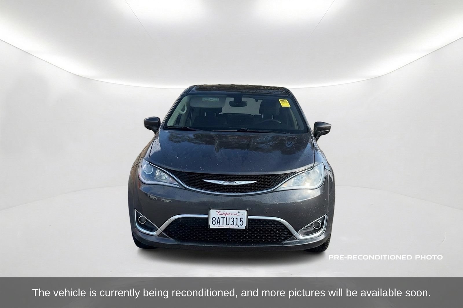 Used 2017 Chrysler Pacifica Touring Plus w/ Tire & Wheel Group FWD image 2
