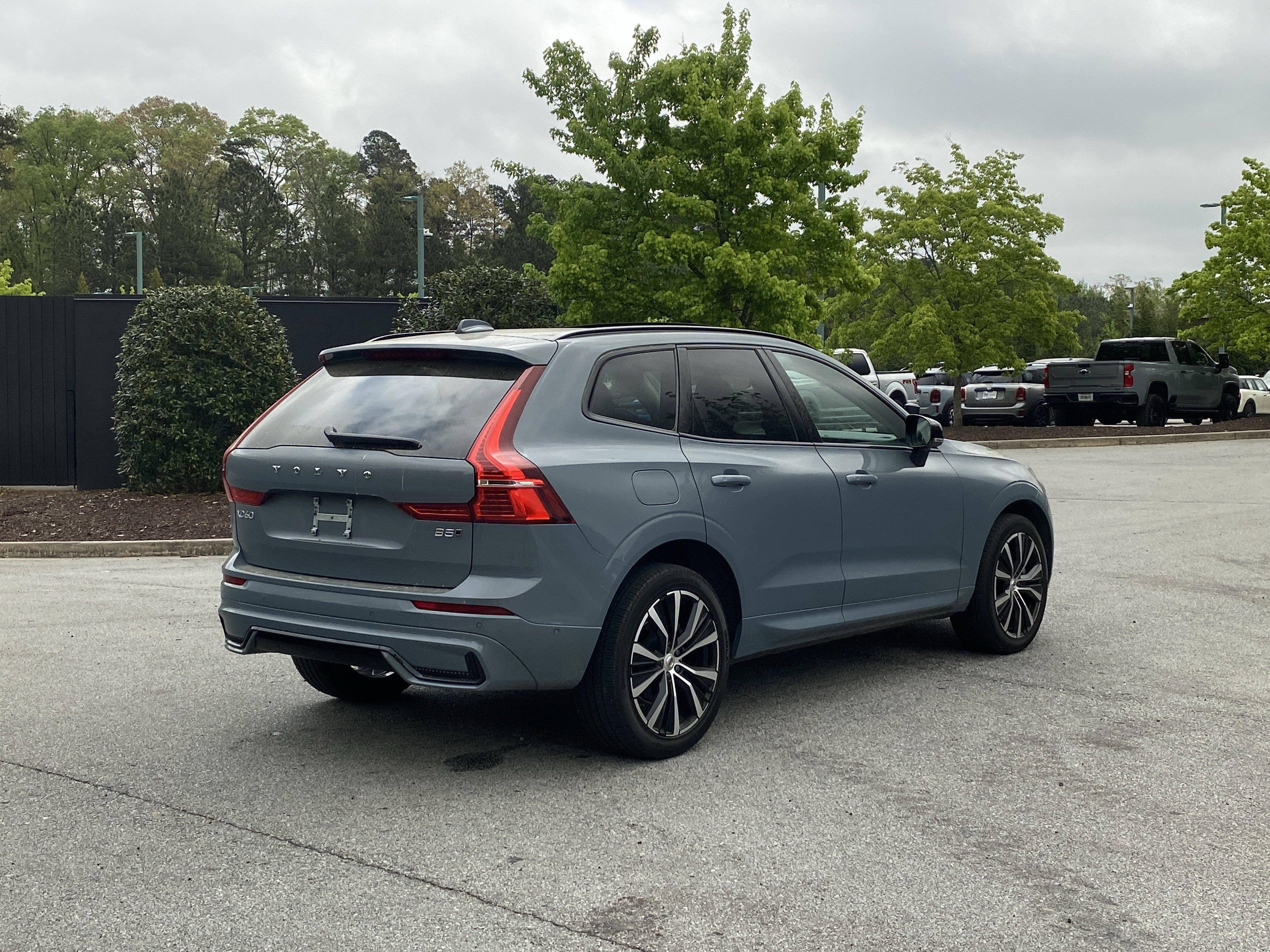 Used 2024 Volvo XC60 B5 Plus image 3