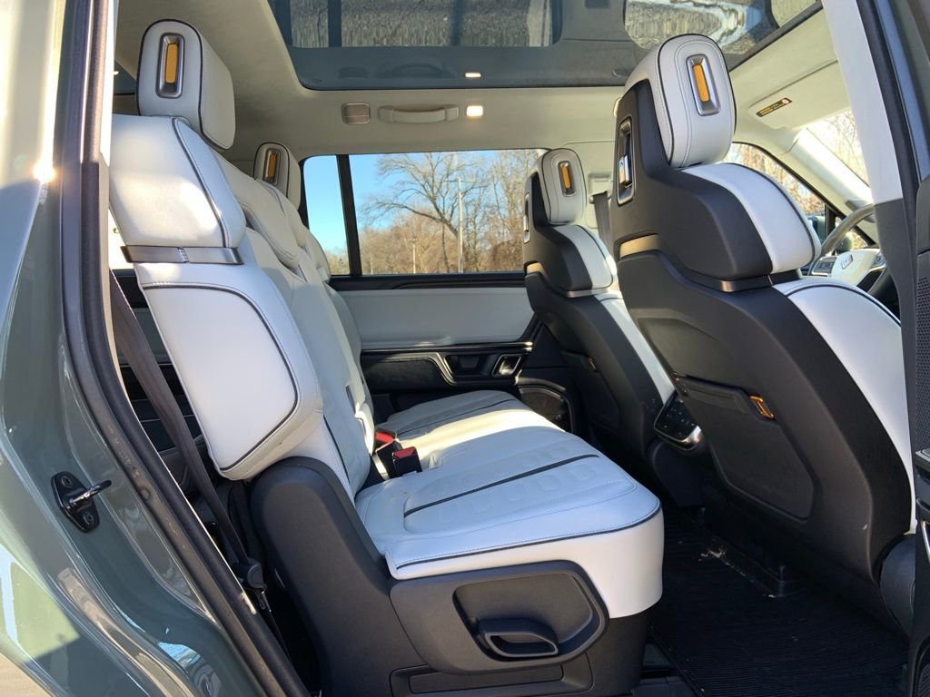 Used 2023 Rivian R1S Launch Edition image 20
