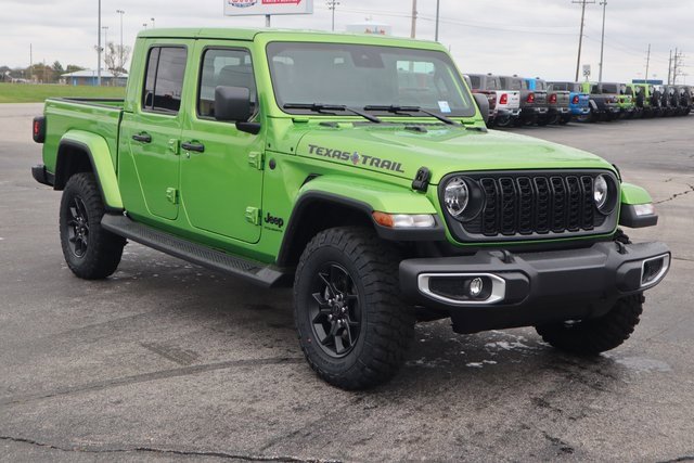 New 2025 Jeep Gladiator Sport image 2