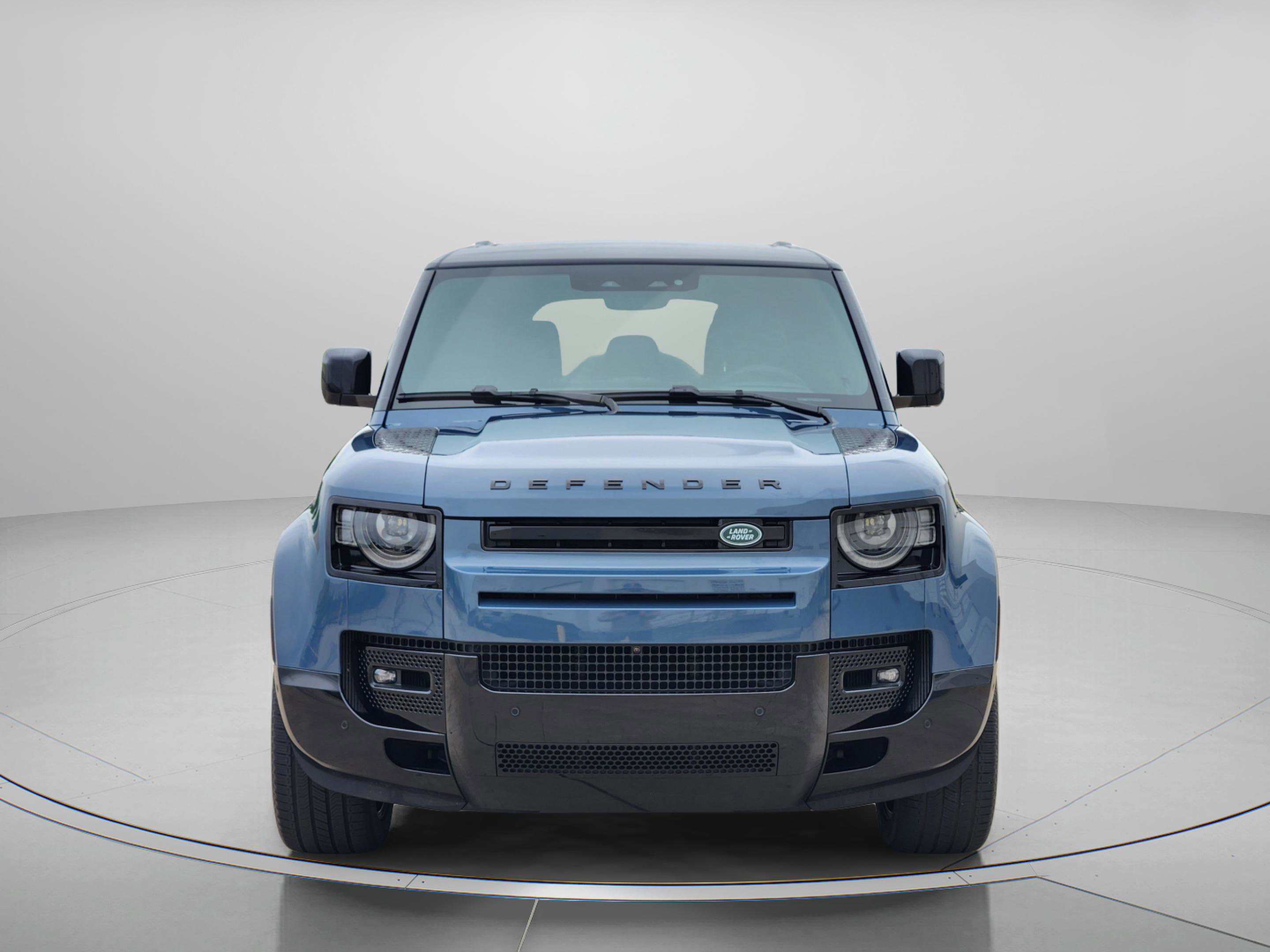 Certified 2025 Land Rover Defender 110 X-Dynamic SE image 6