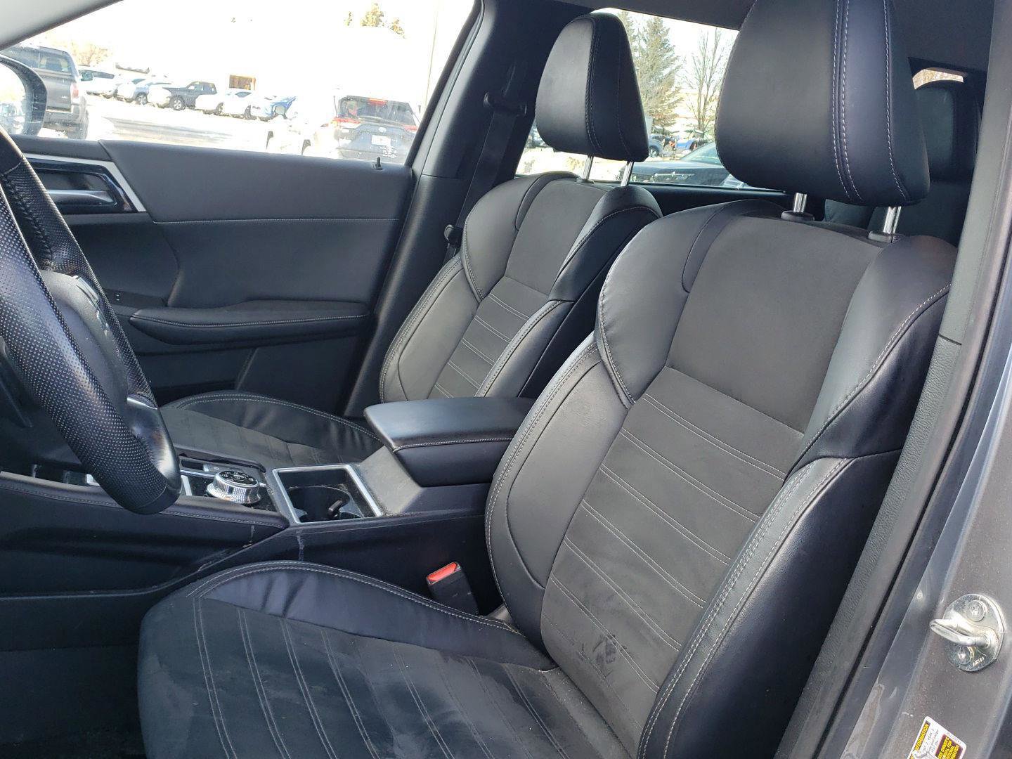 Used 2022 Mitsubishi Outlander SE image 16