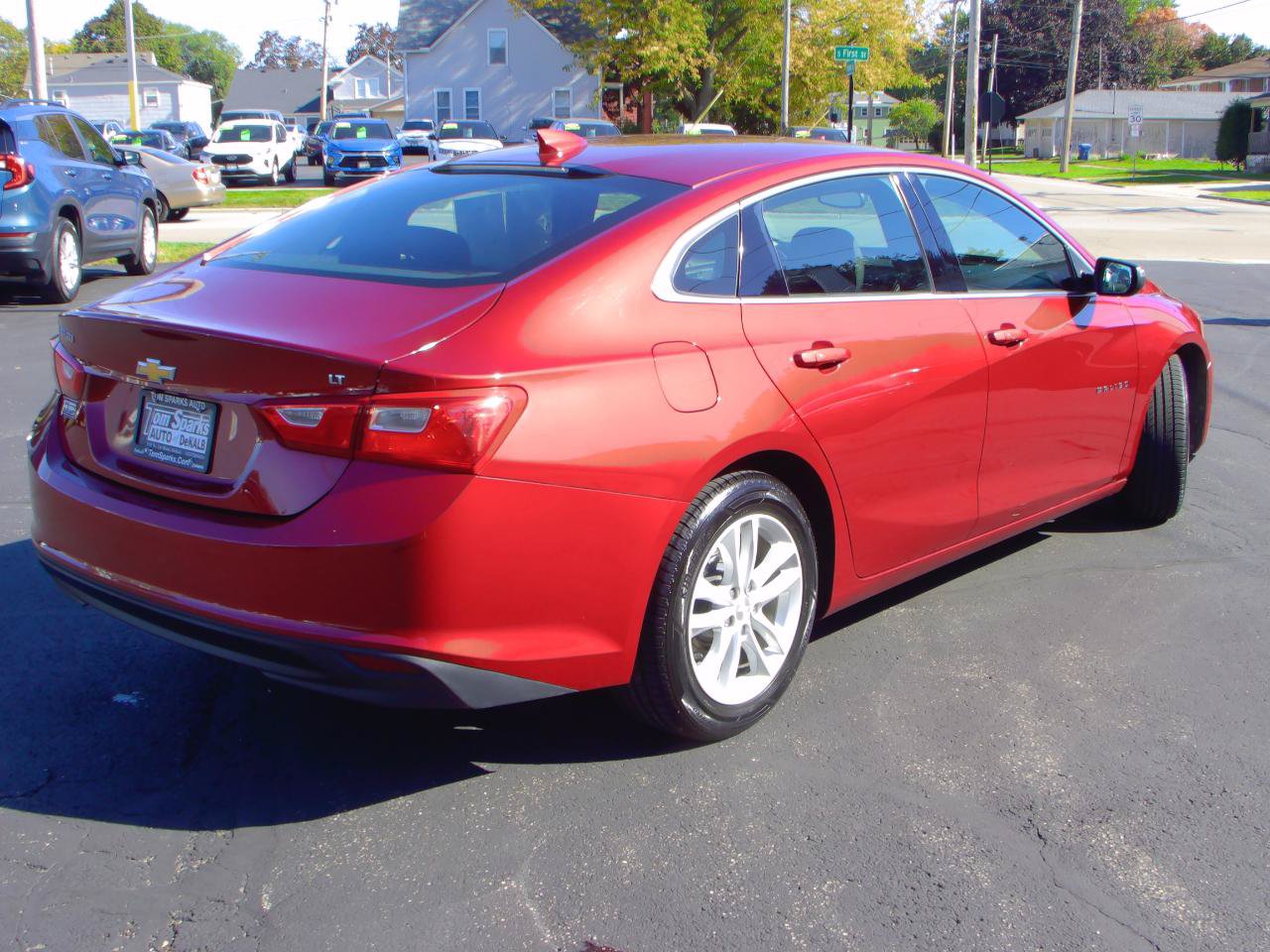 Used 2017 Chevrolet Malibu LT w/ Leather Package FWD image 2