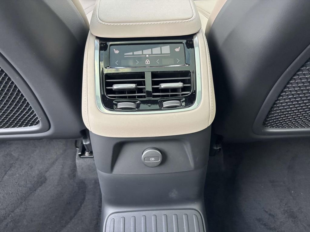 New 2026 Volvo XC90 T8 Plus w/ Protection Package Premier image 33