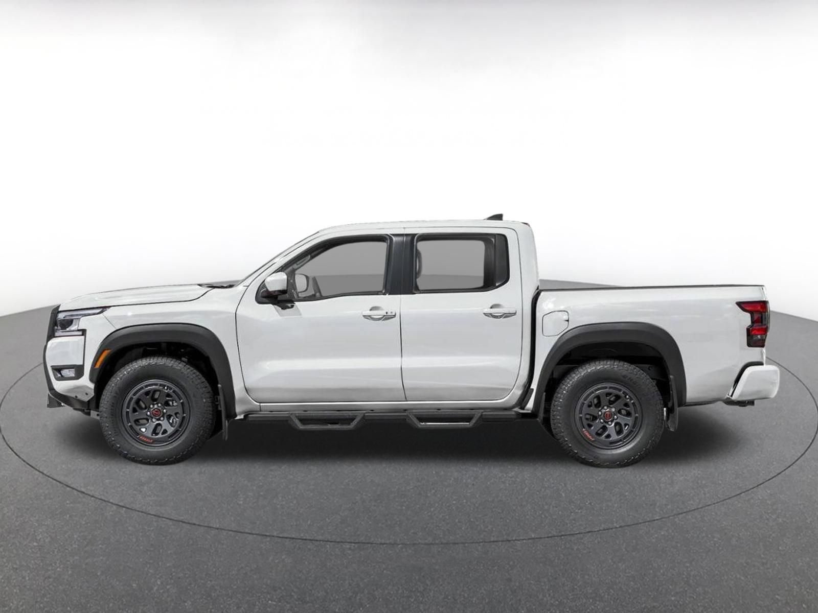 Used 2026 Nissan Frontier PRO-4X AWD/4WD image 3