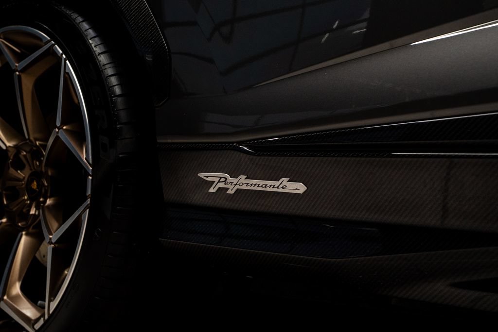 Used 2023 Lamborghini Urus Performante AWD/4WD image 20