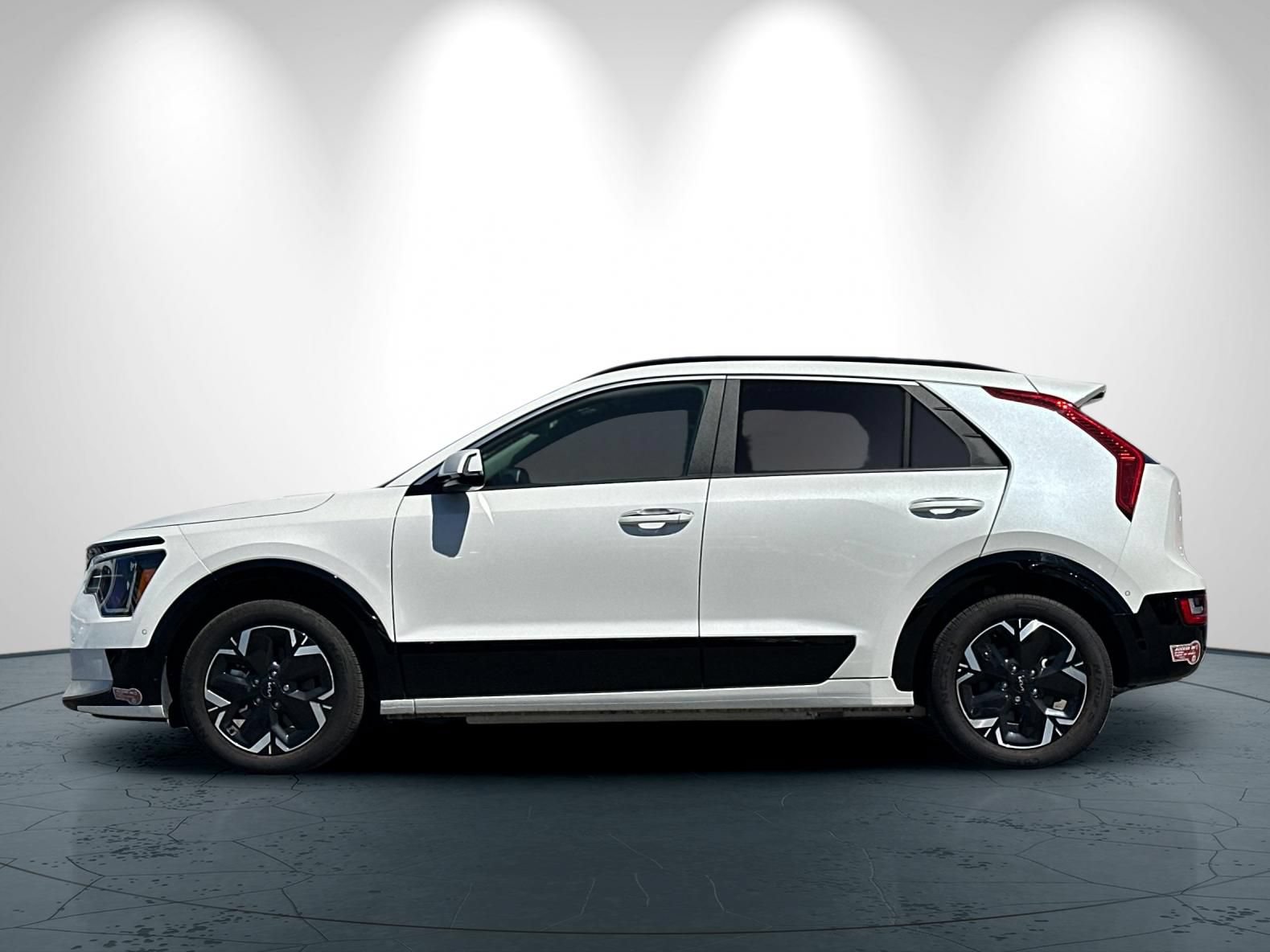 Used 2024 Kia Niro Wave FWD image 7