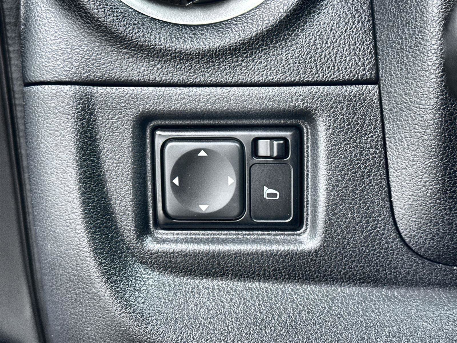 Used 2018 Nissan Versa SV FWD image 13