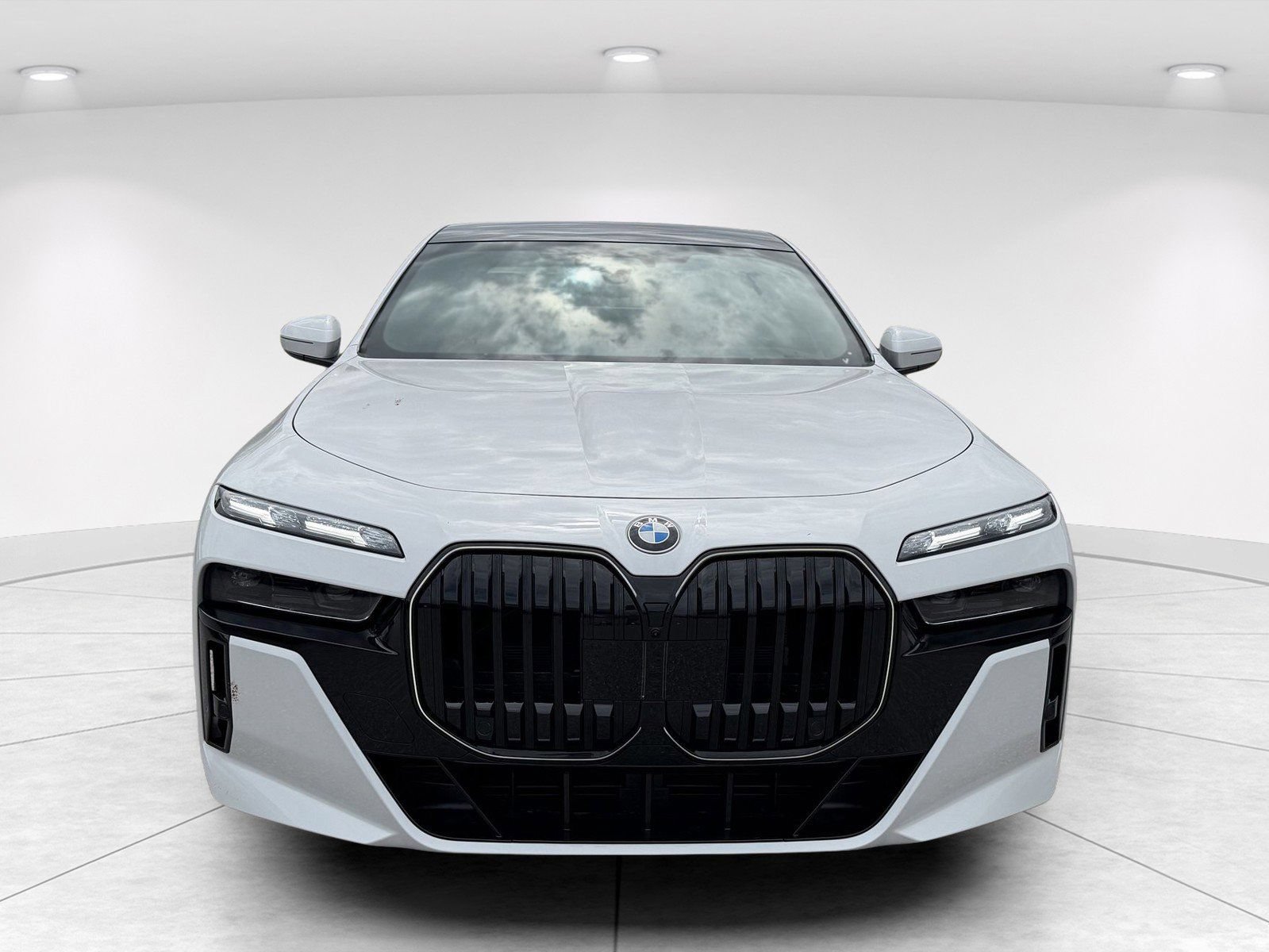 New 2026 BMW 760i xDrive w/ Executive Package AWD/4WD image 2