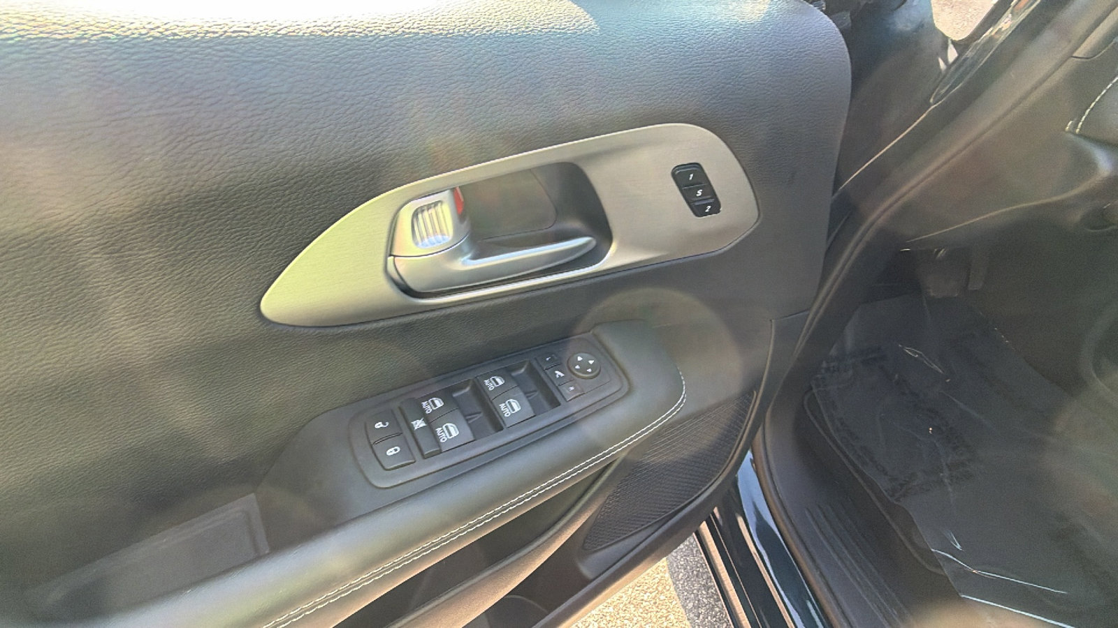 Used 2024 Chrysler Pacifica Premium FWD image 14