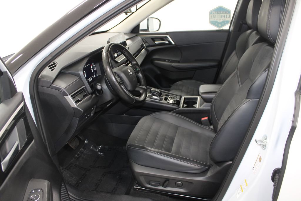 Used 2024 Mitsubishi Outlander 4WD Plug-In Hybrid image 22