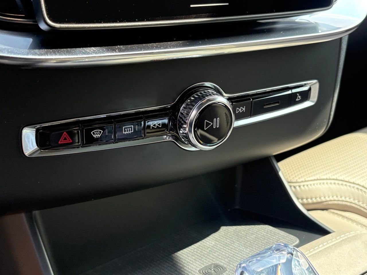 New 2026 Volvo XC90 B6 Ultra w/ Protection Package AWD/4WD image 14