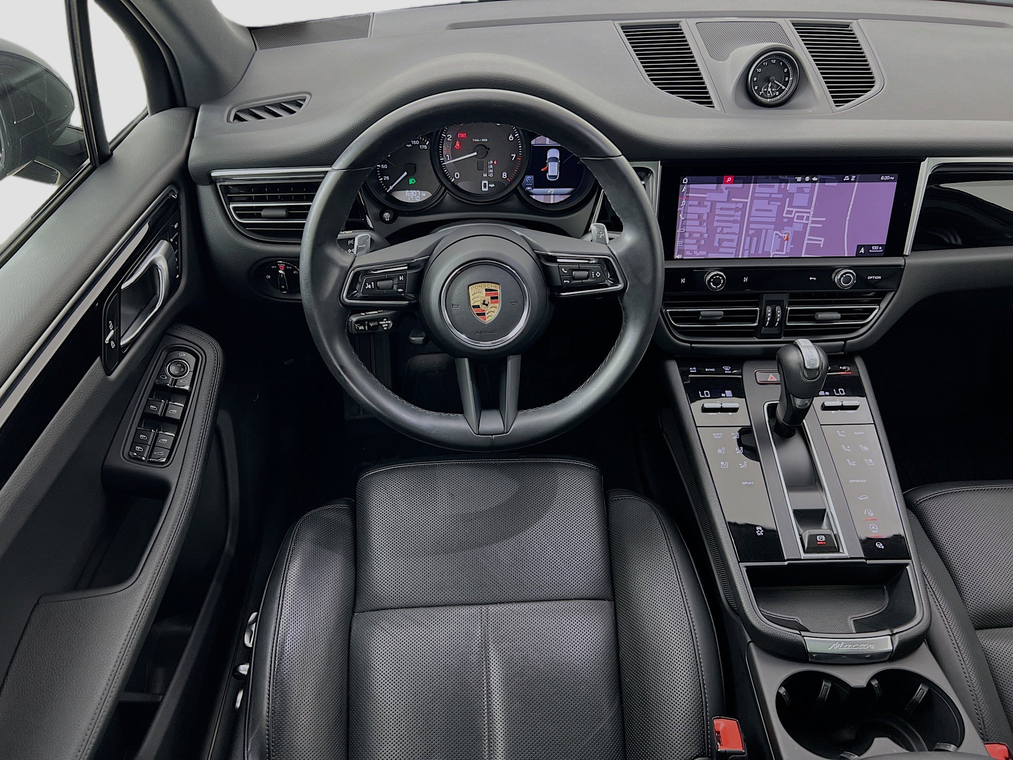 Used 2024 Porsche Macan image 24