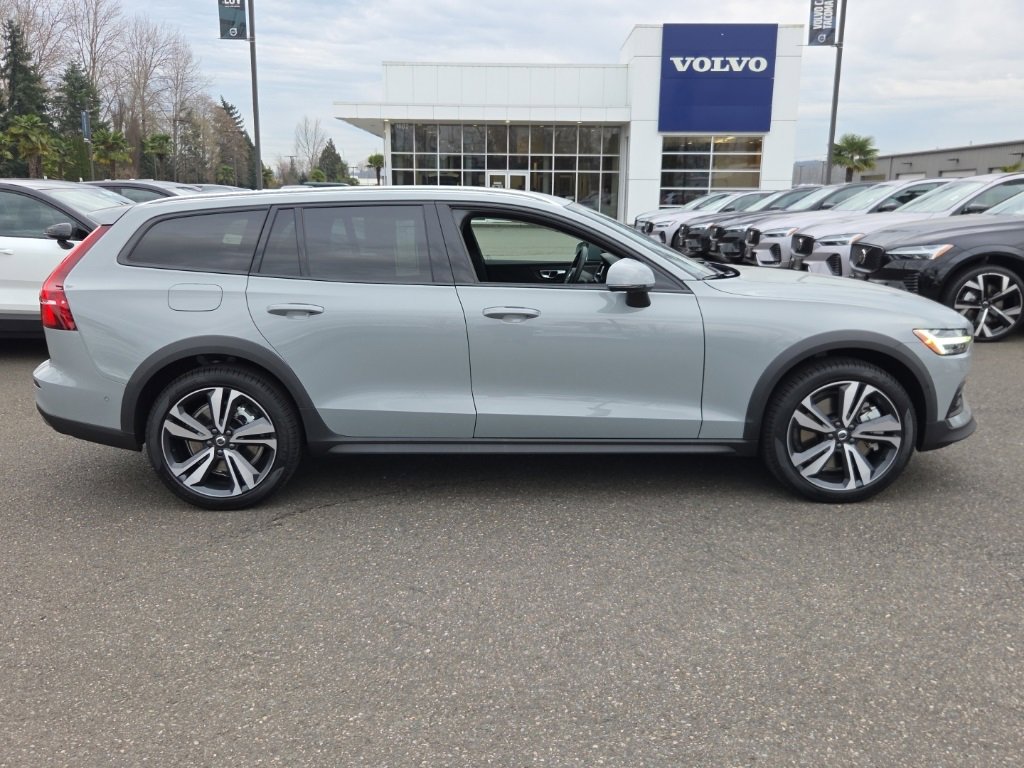 New 2026 Volvo V60 B5 Cross Country Plus w/ Protection Package Premier image 9