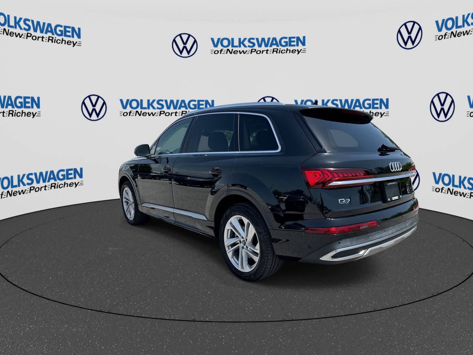 Used 2023 Audi Q7 3.0T Premium w/ Convenience Package AWD/4WD image 12