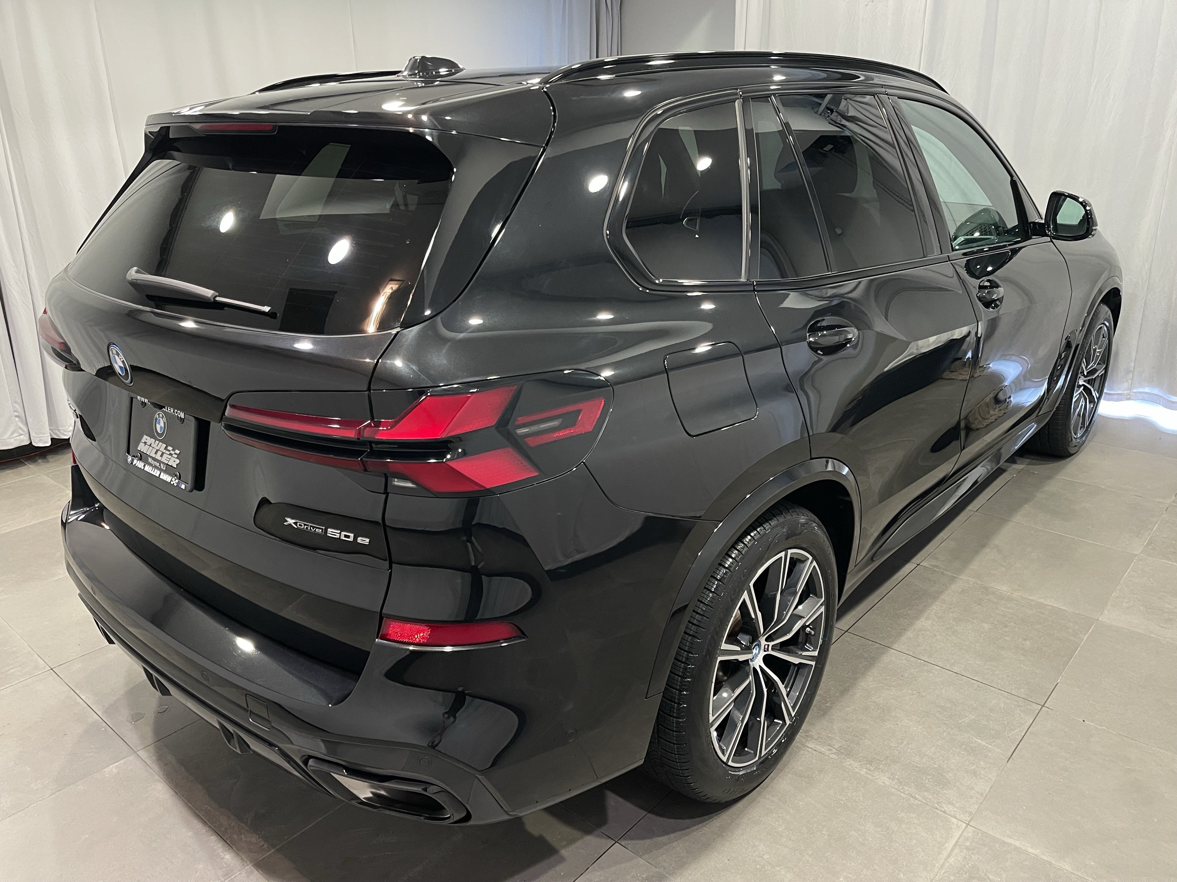 Used 2024 BMW X5 xDrive50e w/ M Sport Package AWD/4WD image 6