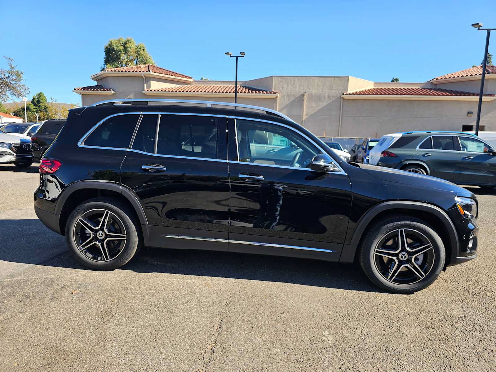 New 2026 Mercedes-Benz GLB 250 image 2