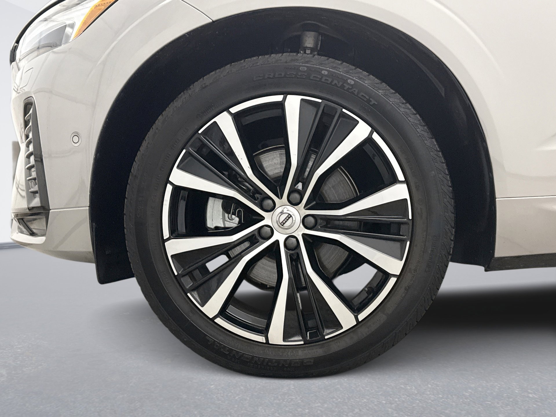 Used 2025 Volvo XC60 B5 Ultra w/ Climate Package image 26