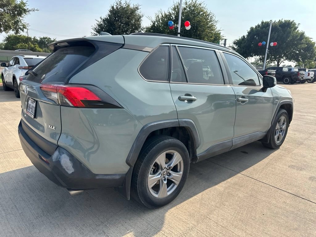 Used 2022 Toyota RAV4 XLE FWD image 11