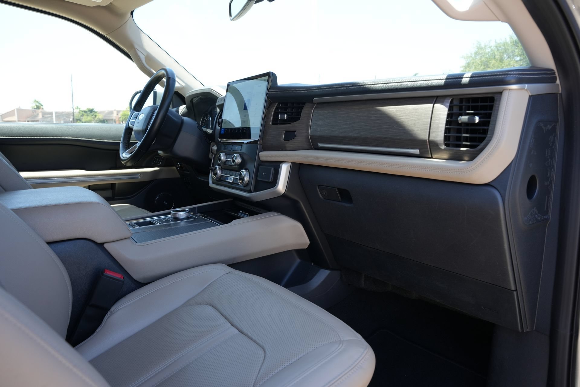 Used 2024 Ford Expedition Max Limited RWD image 25