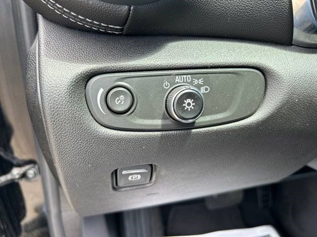 Used 2025 Chevrolet Blazer LT FWD image 18
