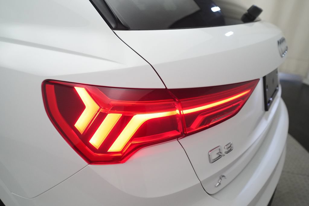 Used 2025 Audi Q3 2.0T Premium AWD/4WD image 32