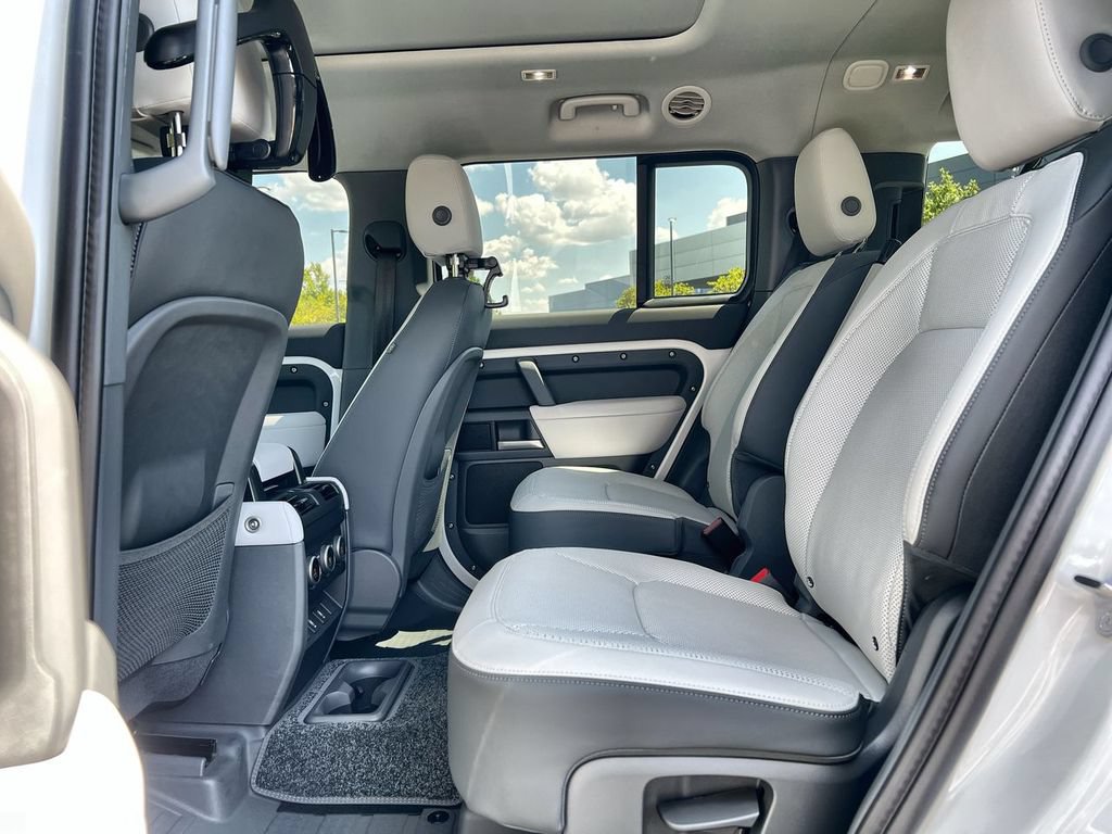 New 2026 Land Rover Defender 130 X-Dynamic SE AWD/4WD image 15