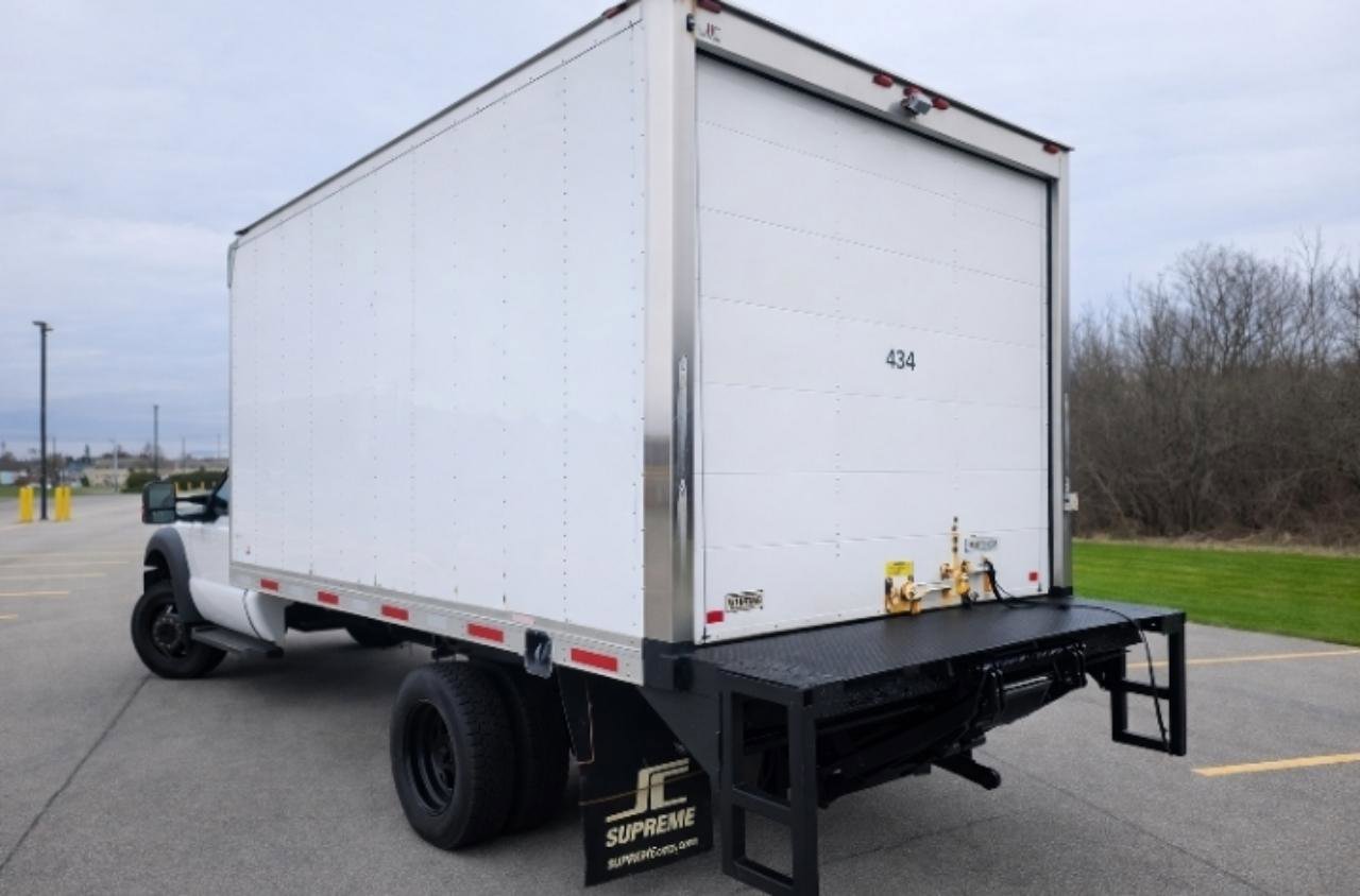 Used 2015 Ford F550 2WD Regular Cab Super Duty image 6