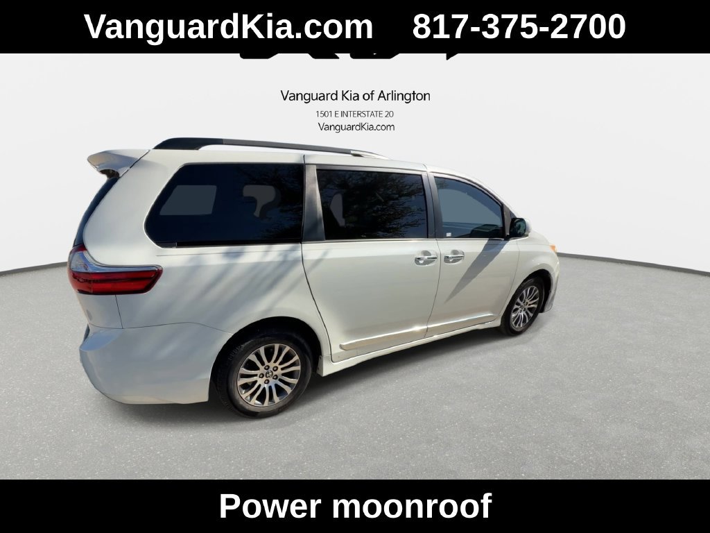 Used 2018 Toyota Sienna XLE Premium FWD image 9